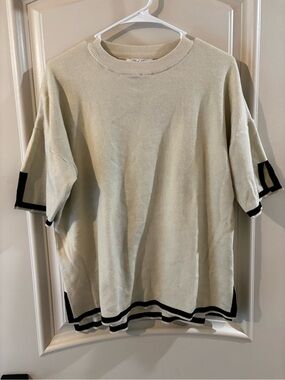 Cloud Ten Cream Short-Sleeve Knit Top with Black Trim Size Medium